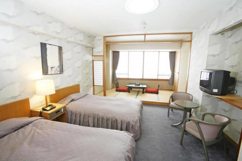 Hotel Ravie Kawaryo Іто Екстер'єр фото
